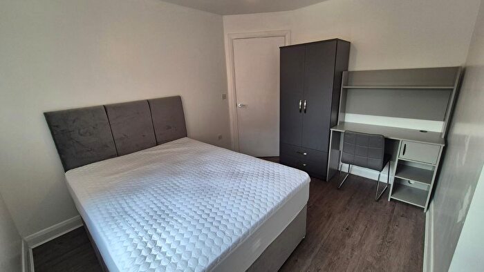 2 Bedroom Flat To Rent In Denmark Road, M15