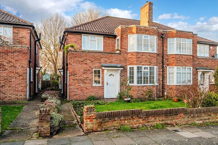 2 Bedroom Flat For Sale In Cranes Park Crescent, Surbiton, KT5