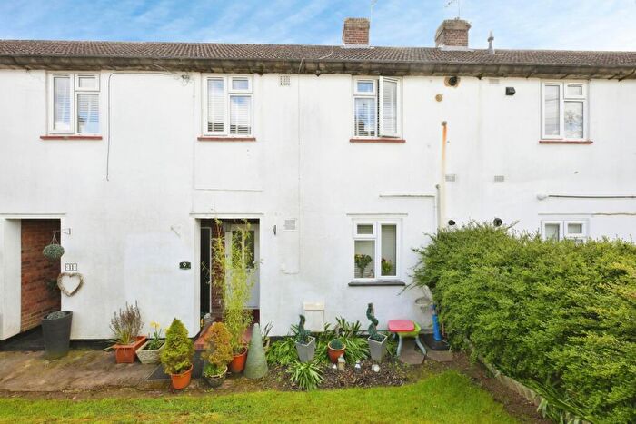 1 Bedroom Maisonette For Sale In Hawbush Close, Welwyn, Hertfordshire, AL6