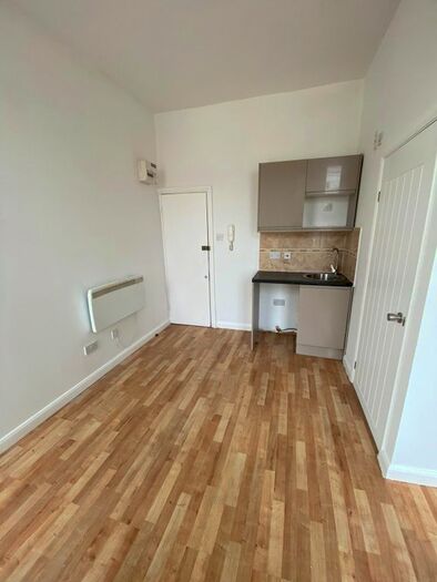 Studio To Rent In Evering Road, London, N16