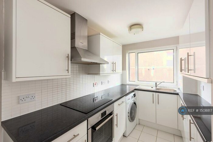 3 Bedroom Flat To Rent In Eaton Manor, Hove, BN3