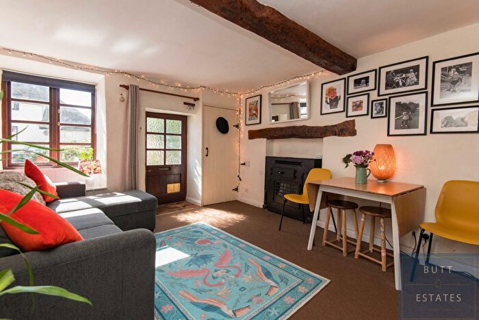 2 Bedroom Cottage For Sale In The College, Ide, Exeter, EX2