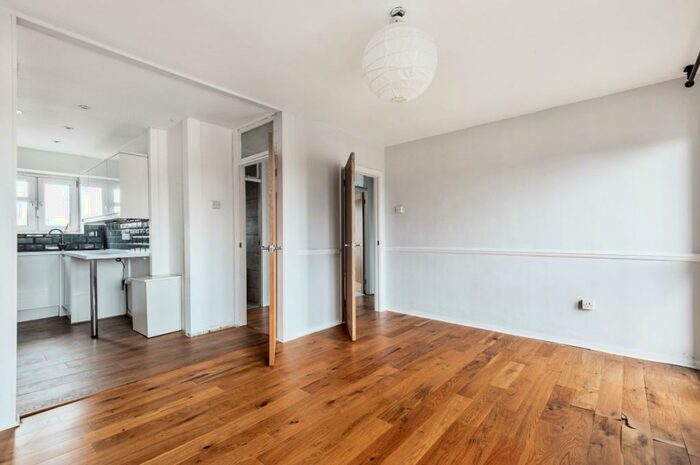 2 Bedroom Flat To Rent In Brook Lane Blackheath, SE3