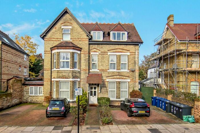 2 Bedroom Flat To Rent In Warwick Road, London, W5