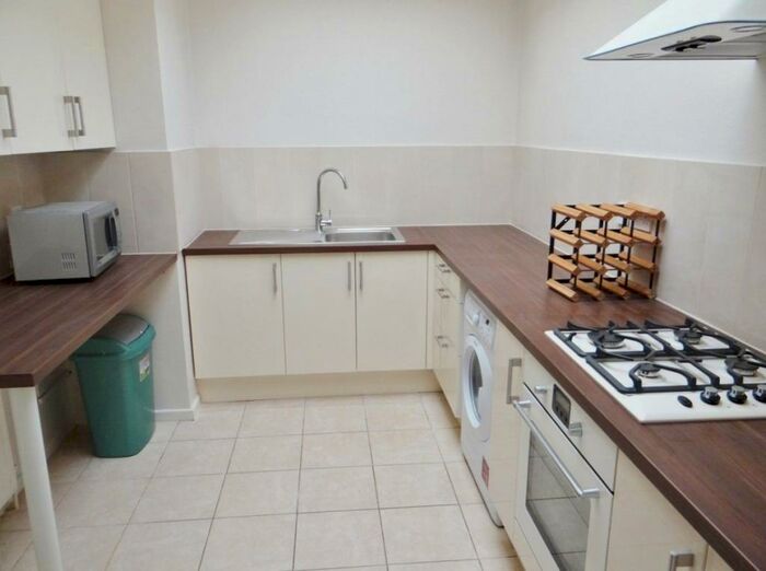 3 Bedroom Flat To Rent In Chandos Way, Golders Green, NW11