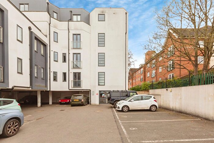 2 Bedroom Flat For Sale In Walton Street, Aylesbury, HP21