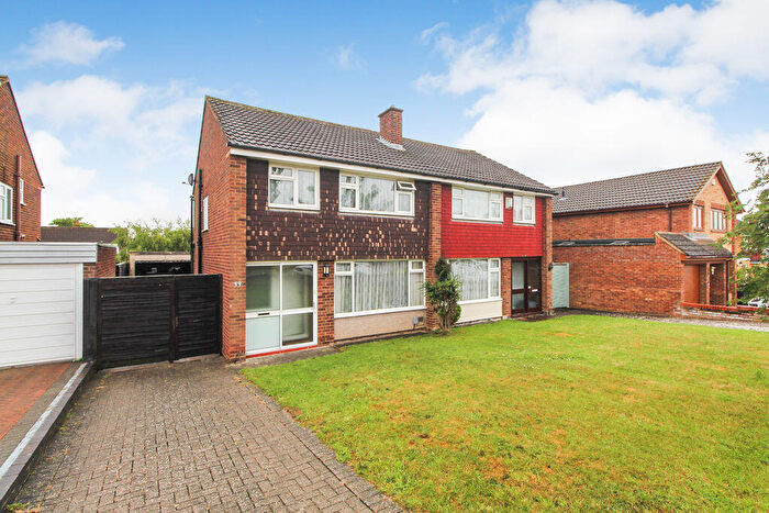 3 Bedroom Semi Detached House For Sale In Stancliffe Road, Bedford, MK41
