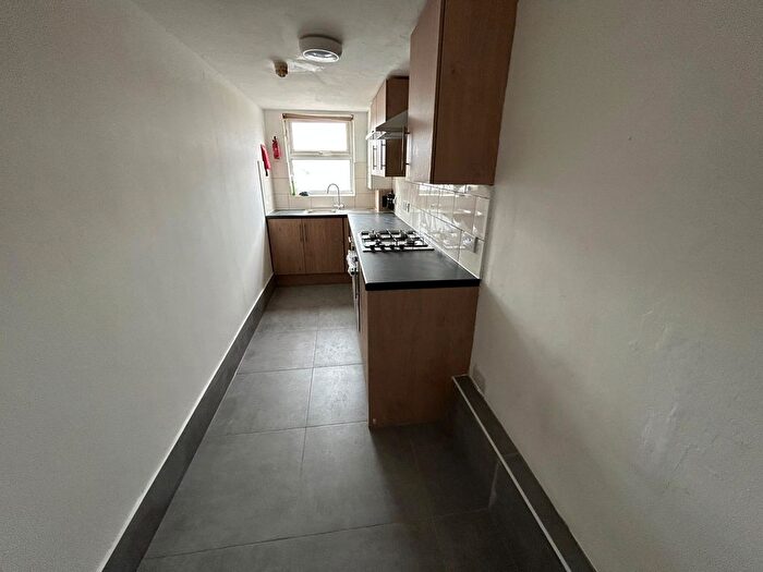3 Bedroom Flat To Rent In Leytonstone Road, London, E15