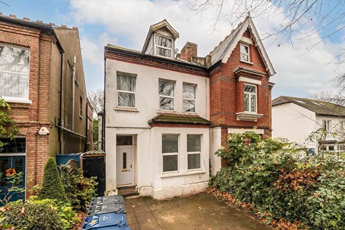 2 Bedroom Flat To Rent In Heathfield Road, London, W3