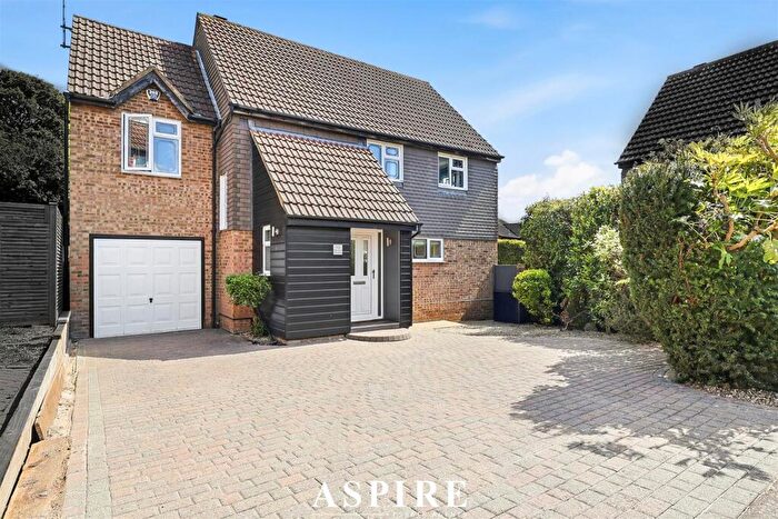 4 Bedroom Detached House For Sale In Minton Heights, Rochford, SS4
