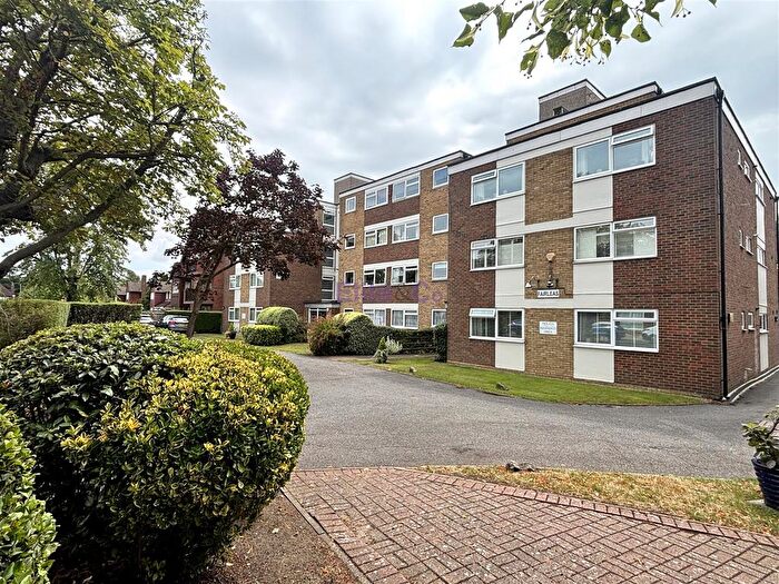 3 Bedroom Flat To Rent In Court Downs Road, Beckenham, BR3