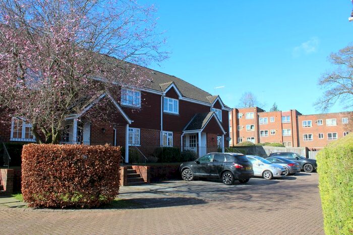 1 Bedroom Flat To Rent In Chesham Road, Guildford, GU1