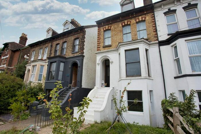 4 Bedroom Semi-Detached House To Rent In Folkestone Road, Dover, CT17