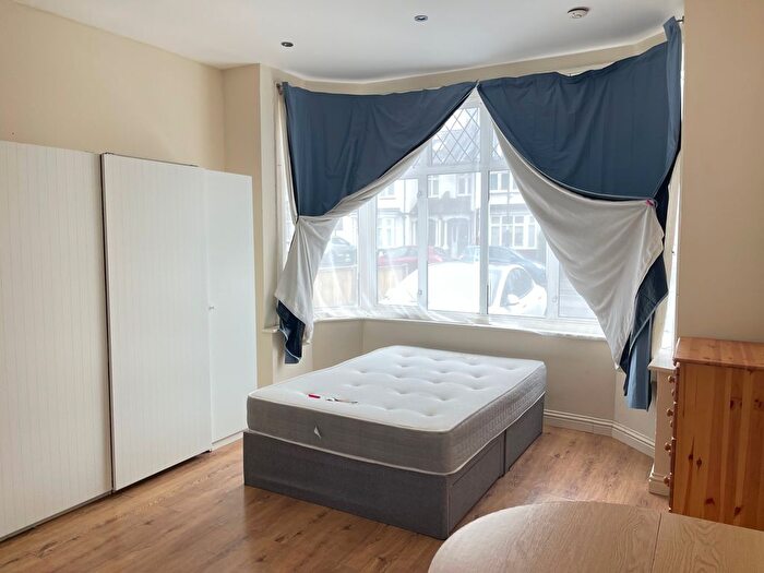 Studio To Rent In Bellingham Road, London, SE6
