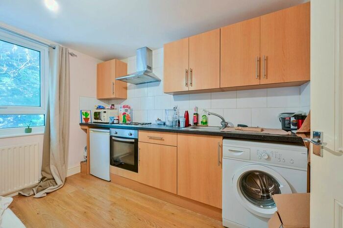 Studio To Rent In Melyn Close, Tufnell Park, London, N7