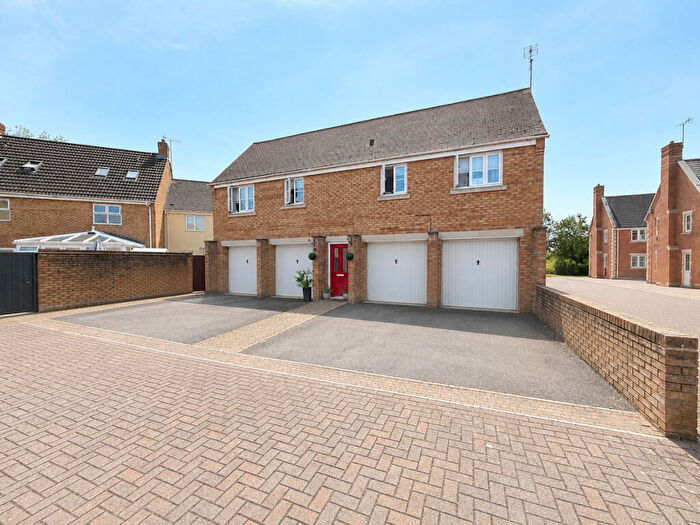 2 Bedroom Detached House For Sale In Minnow Close, Swindon, SN25