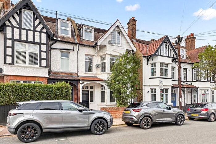 2 Bedroom Apartment For Sale In Guilford Avenue, Surbiton, KT5