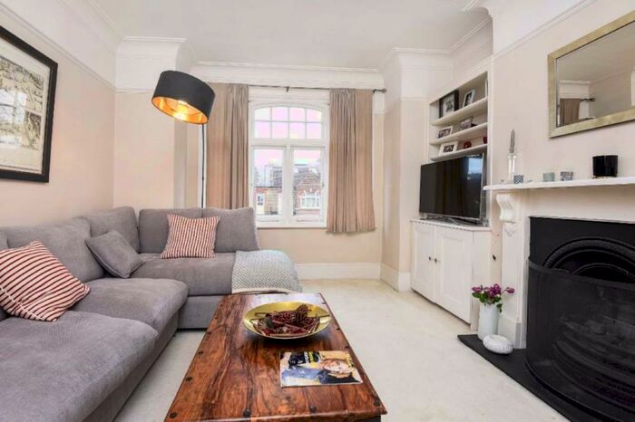 3 Bedroom Flat To Rent In Dornton Road, Balham, SW12
