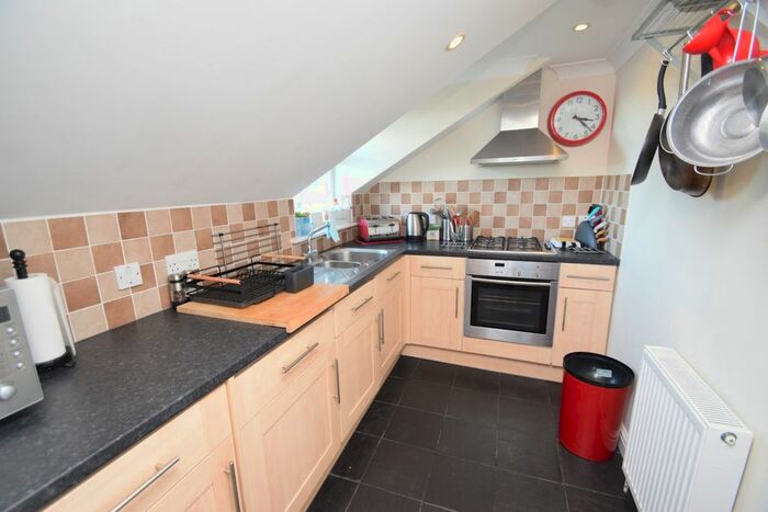 2 Bedroom Flat To Rent In Brook Court, Falmouth, TR11