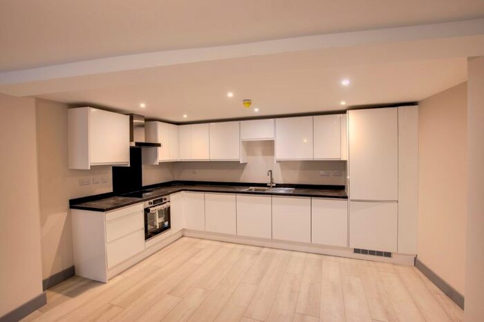 1 Bedroom Flat To Rent In Silver Street, Trowbridge, BA14