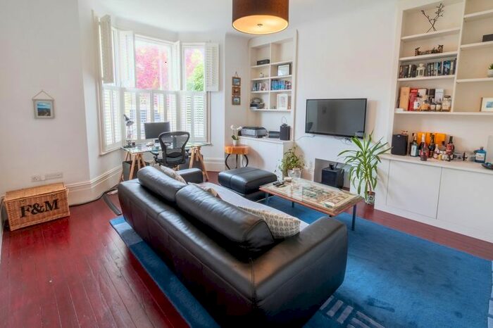 1 Bedroom Flat To Rent In Dornton Road, London, SW12