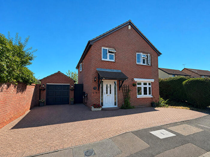 4 Bedroom Detached House For Sale In Woodstock Crescent, Hockle, SS5
