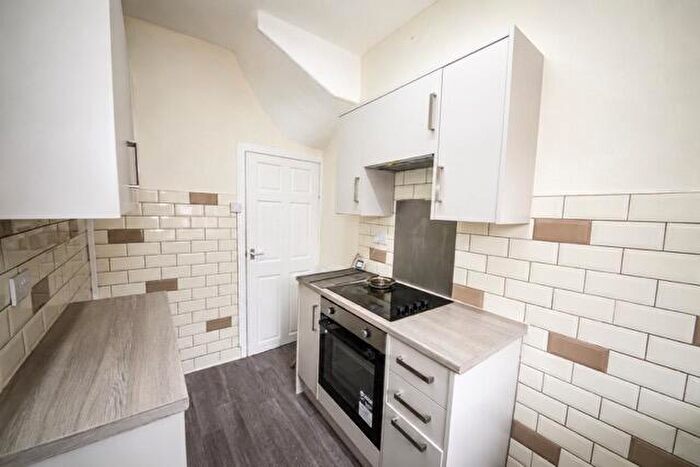 2 Bedroom House To Rent In Brompton Mount, Leeds, LS11