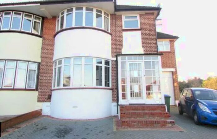 4 Bedroom Semi-Detached House To Rent In Domonic Drive, London, SE9
