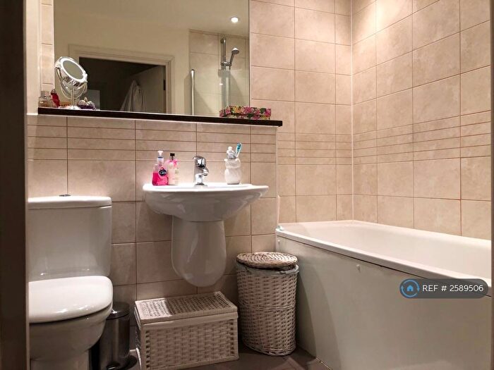 2 Bedroom Flat To Rent In Merchant Street, London, E3
