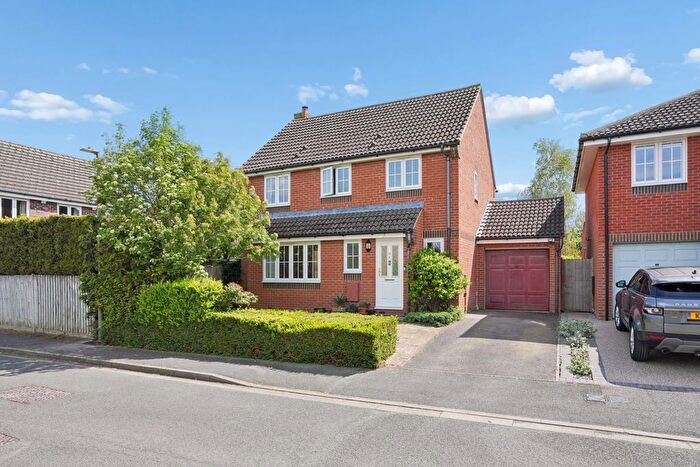 4 Bedroom Detached House To Rent In Churchward Close, Grove, OX12