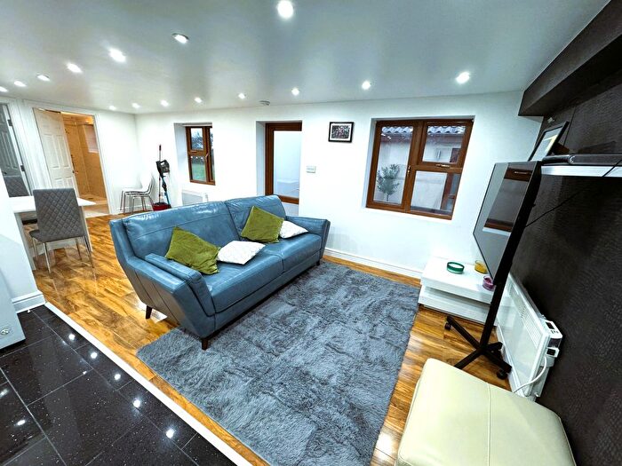 2 Bedroom Flat To Rent In Upland Road, Epping, CM16