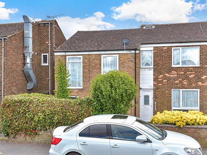 2 Bedroom Flat For Sale In Avery Way, Allhallows, Kent, ME3