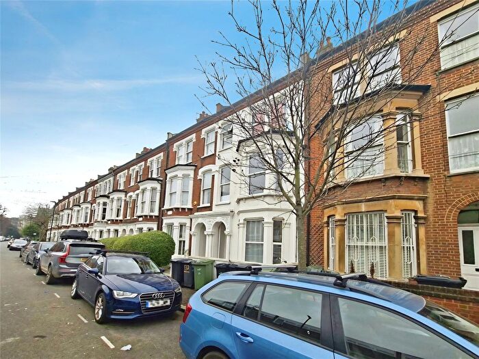 2 Bedroom Flat To Rent In Horsford Road, London, SW2