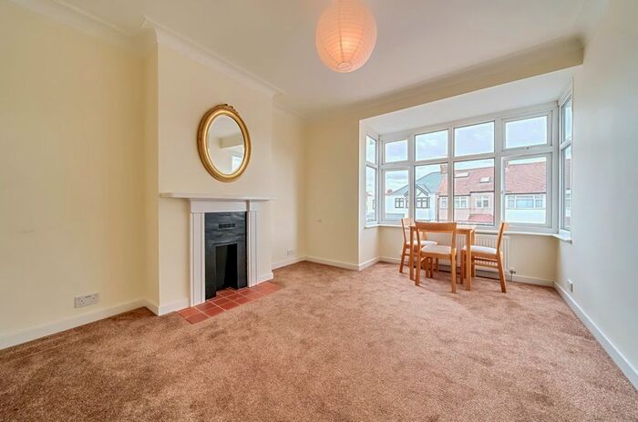 2 Bedroom Maisonette To Rent In Sherwood Park Road, Mitcham, CR4