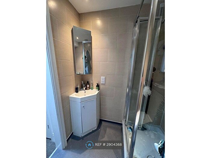 Studio To Rent In Berkeley Square, Bristol, BS8 - Photo 5