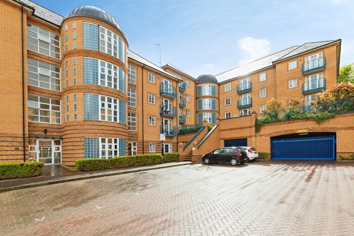 2 Bedroom Apartment For Sale In Newland Gardens, Hertford, SG13