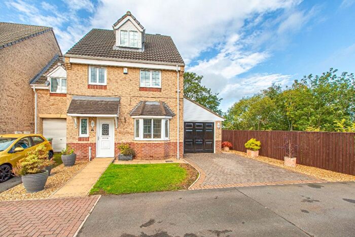 4 Bedroom Link Detached House For Sale In Buttercup Way, Drighlington, BD11