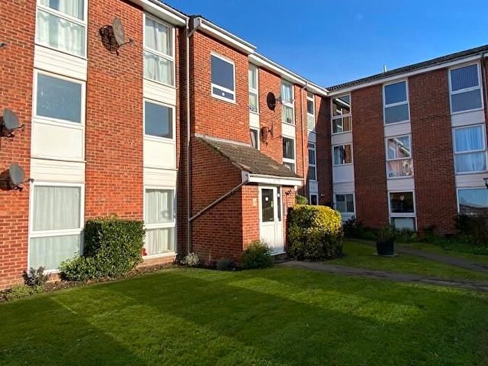 2 Bedroom Flat To Rent In Clyfton Close, Broxbourne, EN10