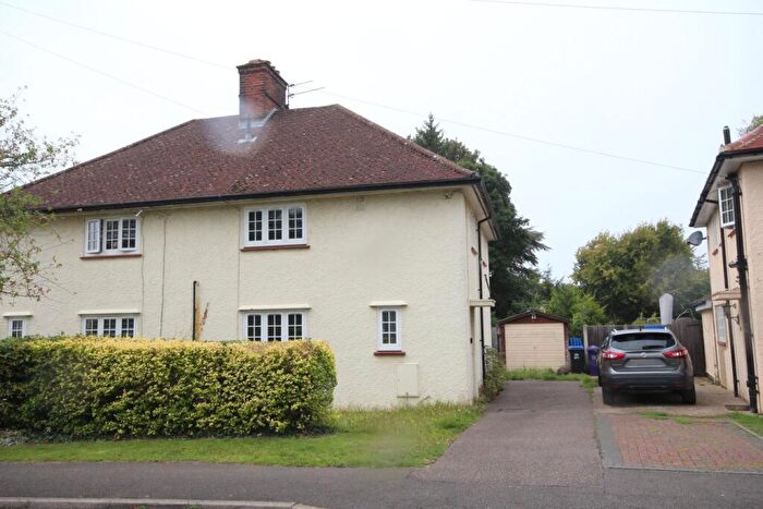 3 Bedroom Semi-Detached House For Sale In The Crescent, Letchworth Garden City, SG6