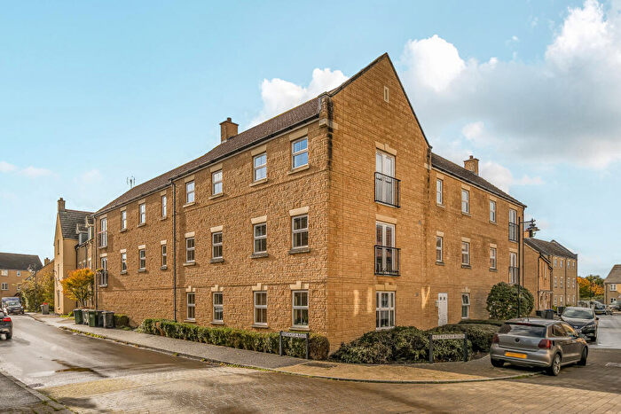 2 Bedroom Flat For Sale In Nuthatch Road, Calne, SN11