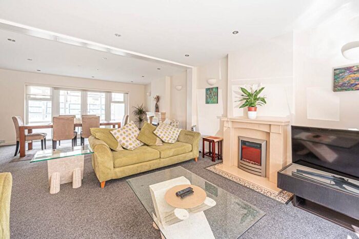 5 Bedroom House To Rent In Essex Park, Finchley, London, N3