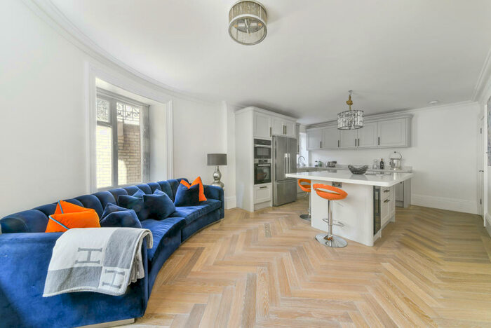 3 Bedroom Flat To Rent In Drayton Gardens, SW10