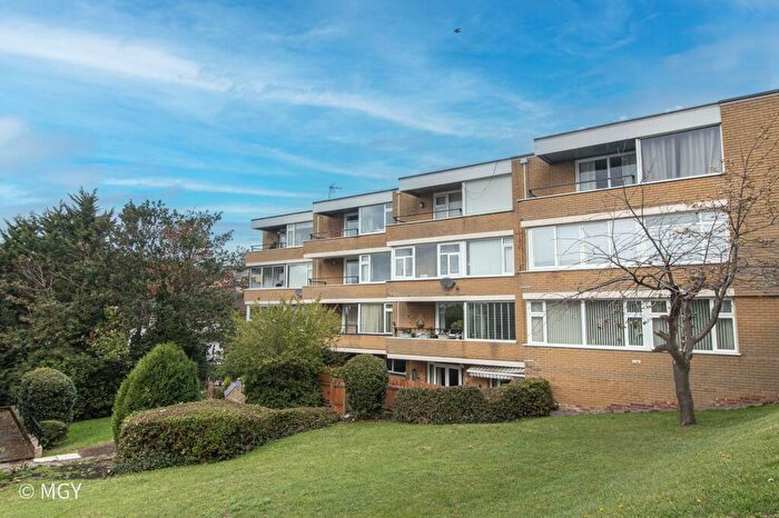 2 Bedroom Flat To Rent In Yew Tree Court, St. Nicholas Close, Barry, CF62