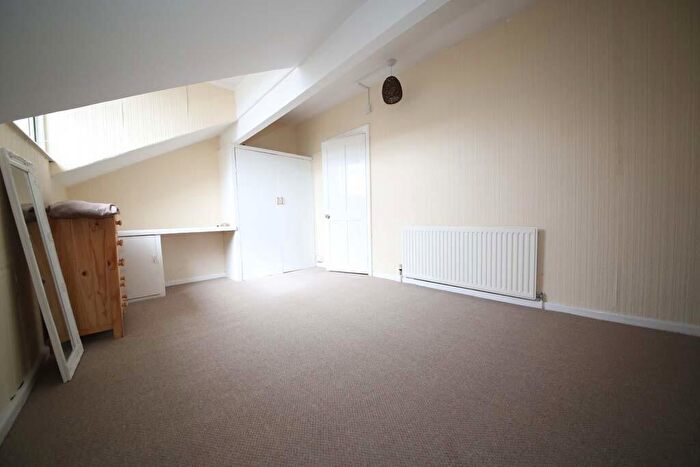 2 Bedroom Flat To Rent In Methley Drive, Chapel Allerton, LS7