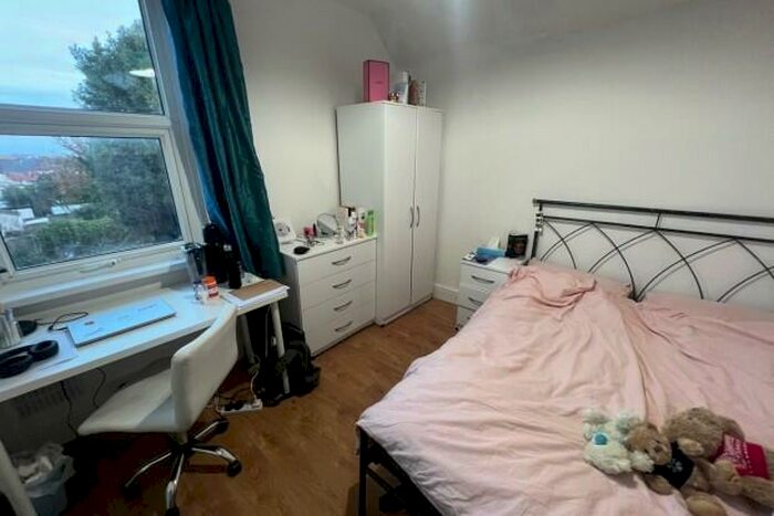 5 Bedroom Terraced House To Rent In Monthermer Road Cardiff, CF24