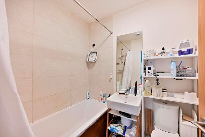 2 Bedroom End Of Terrace House To Rent In Wallingford Way, Maidenhead, SL6