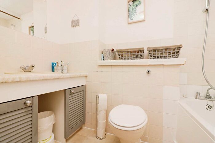 3 Bedroom End Of Terrace House For Sale In Duncan Close, Welwyn Garden City, Herts, AL7