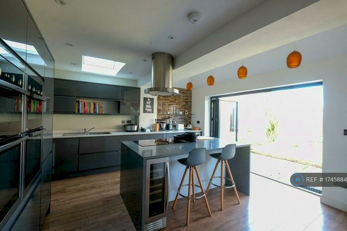 3 Bedroom Semi-Detached House To Rent In Treesmill Drive, Maidenhead, SL6