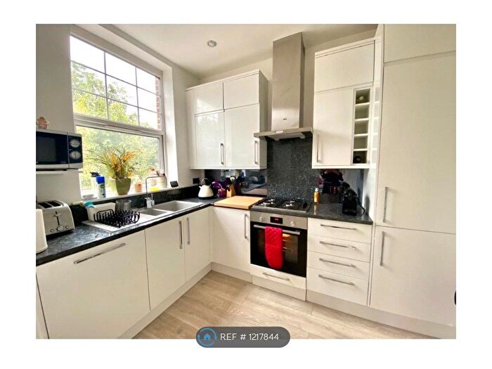 2 Bedroom Flat To Rent In Woodside Park Road, London, N12