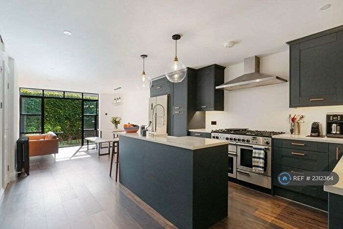 2 Bedroom Flat To Rent In St. Pauls Mews, London, NW1